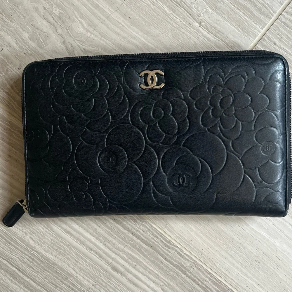 Chanel CC Camélia Floral Zip-Around Wallet